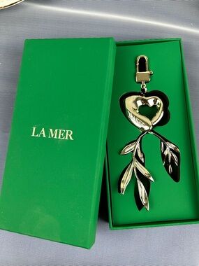 Lamer Silver Metallic Keychain Signed Exclusive Member Gift New with Box La Mer